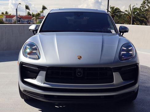 Certified 2025 Porsche Macan image 6