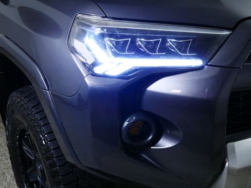 Used 2020 Toyota 4Runner TRD Off-Road Premium AWD/4WD image 16