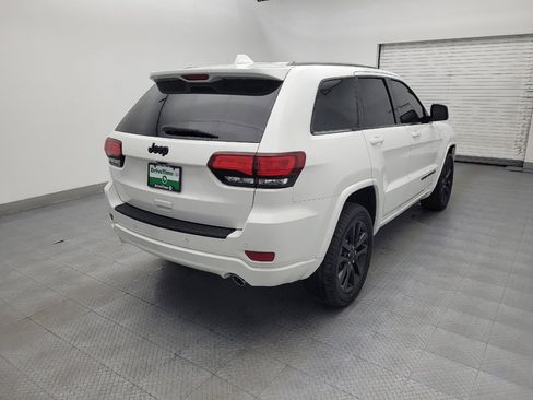 Used 2019 Jeep Grand Cherokee Altitude AWD/4WD image 9