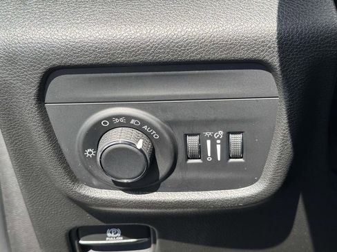 Used 2025 Jeep Grand Cherokee Altitude AWD/4WD image 29