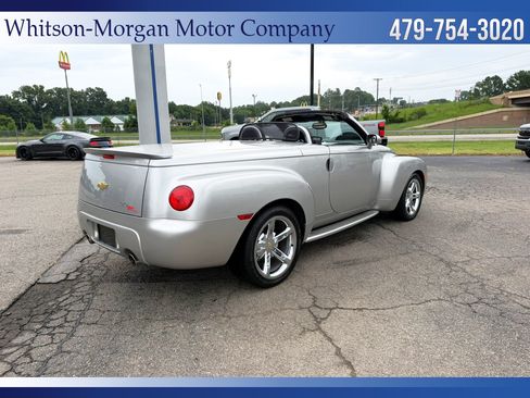 Used 2005 Chevrolet SSR w/ Preferred Equipment Group RWD image 9