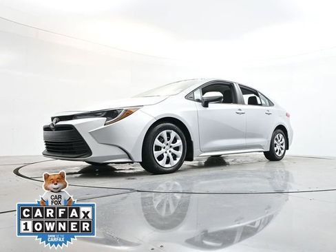 Used 2024 Toyota Corolla LE image 29