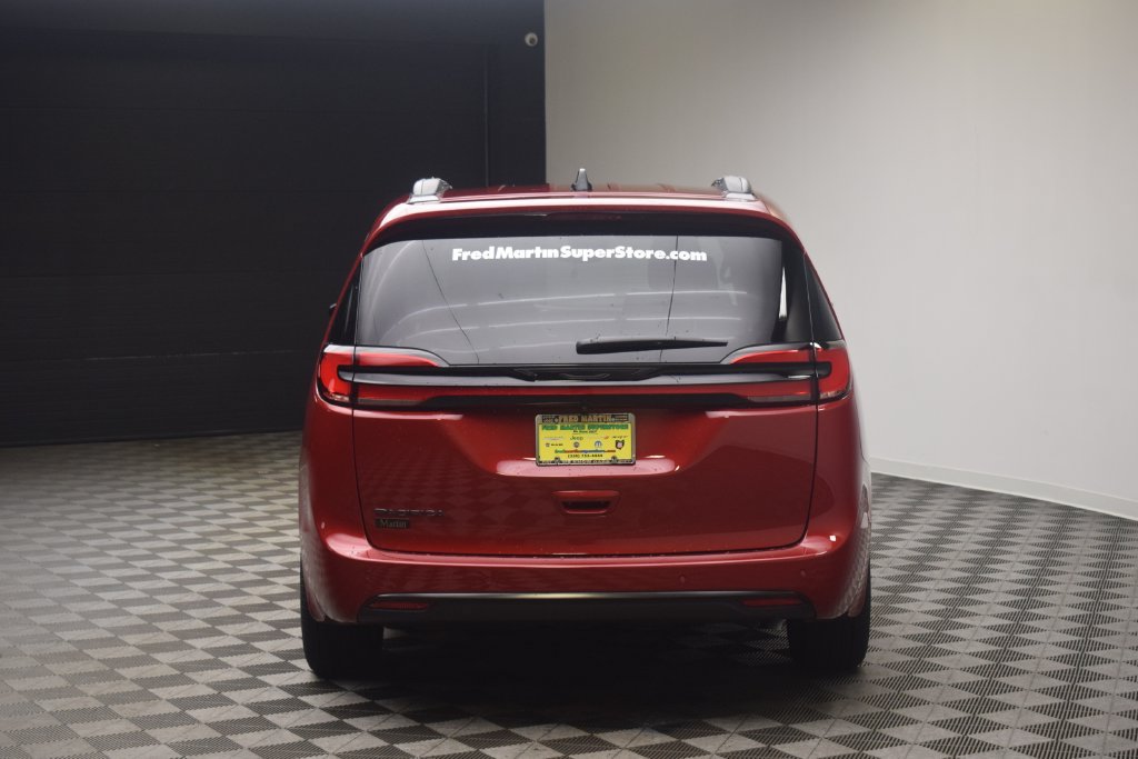 New 2027 Chrysler Pacifica Select FWD image 12