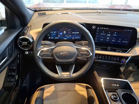 Certified 2025 Chevrolet Equinox ACTIV w/ Safety and Technology Package image 11