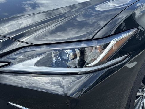 Certified 2025 Lexus ES 350 w/ Premium Package FWD image 9