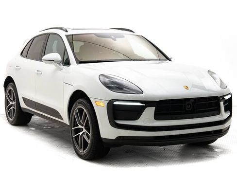 Certified 2026 Porsche Macan AWD/4WD image 34