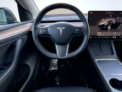 Used 2023 Tesla Model Y Long Range AWD/4WD image 15