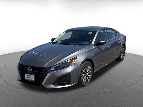 Used 2025 Nissan Altima 2.5 SV image 7