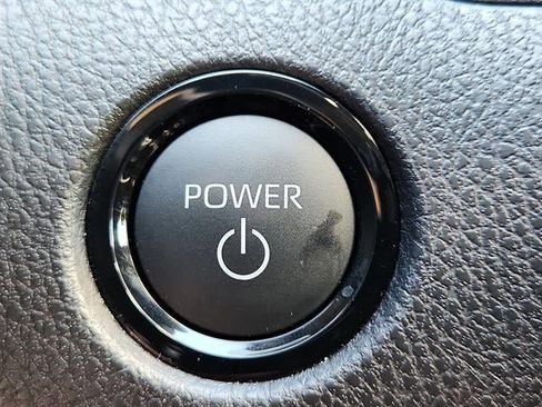 Used 2025 Toyota Camry SE w/ Convenience Package image 20