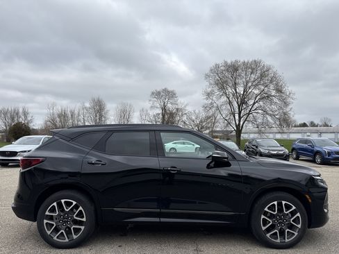 Used 2025 Chevrolet Blazer RS image 2