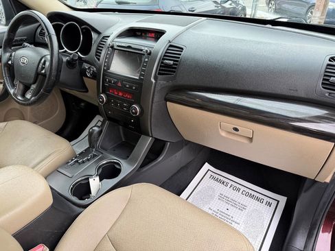 Used 2013 Kia Sorento EX w/ EX V6 Premium Pkg image 19