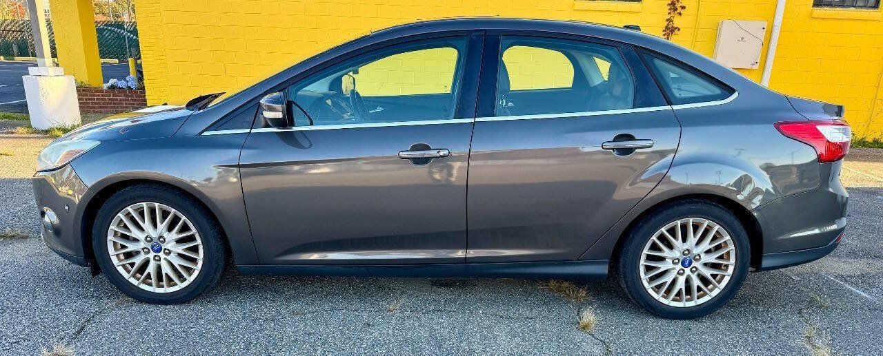 Used 2012 Ford Focus SEL FWD image 4