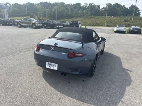 Used 2021 MAZDA MX-5 Miata Club RWD image 8