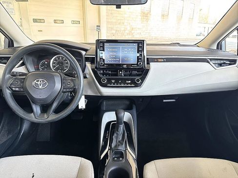 Used 2022 Toyota Corolla LE image 18