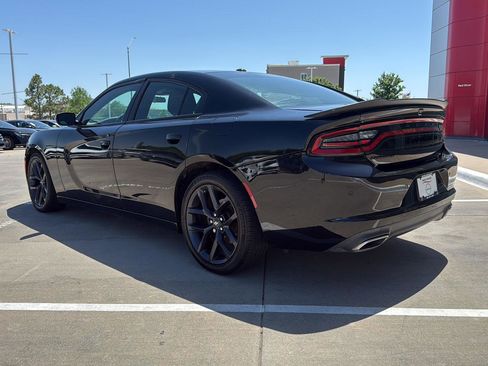 Used 2021 Dodge Charger SXT w/ Blacktop Package RWD image 9