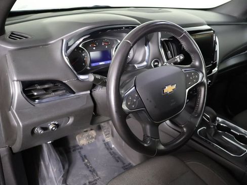 Used 2022 Chevrolet Traverse LT FWD image 26