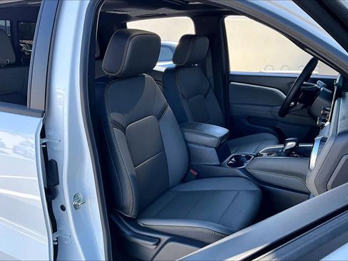 Used 2025 Chevrolet Colorado ZR2 w/ Technology Package image 9