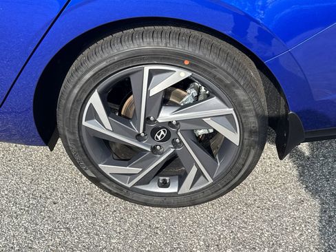 New 2026 Hyundai Elantra Limited image 19