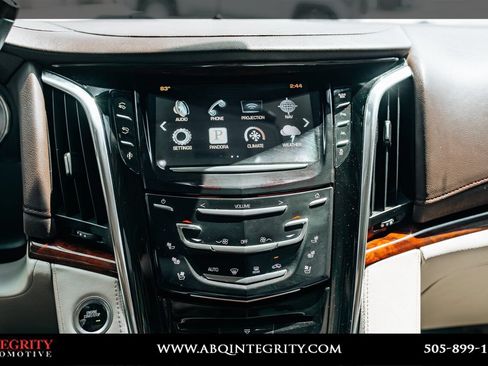Used 2016 Cadillac Escalade Luxury AWD/4WD image 35