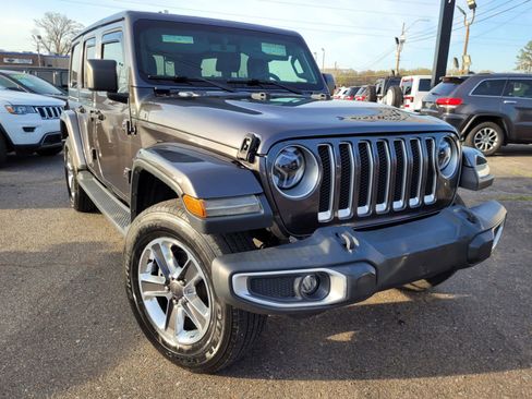 Used 2018 Jeep Wrangler Unlimited Sahara AWD/4WD image 25