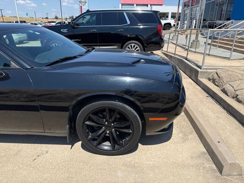 Used 2016 Dodge Challenger SXT w/ Blacktop Package RWD image 4