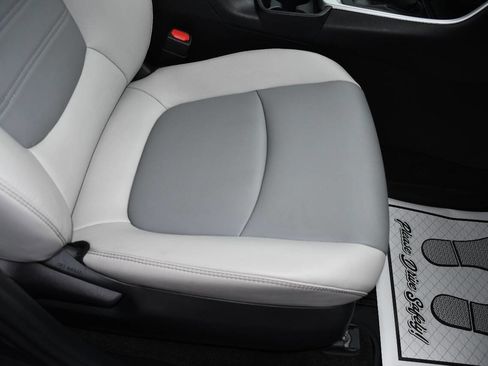 Used 2020 Toyota RAV4 XLE Premium image 25