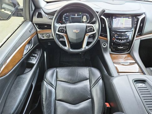 Used 2020 Cadillac Escalade Premium Luxury w/ Escalade Sport Edition image 11