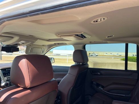 Used 2015 Chevrolet Suburban LTZ RWD image 9