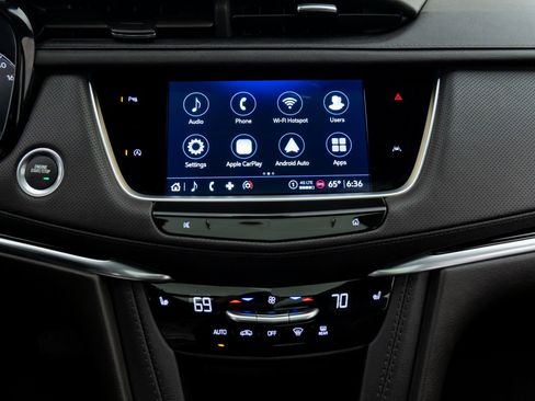 New 2025 Cadillac XT6 Luxury image 21