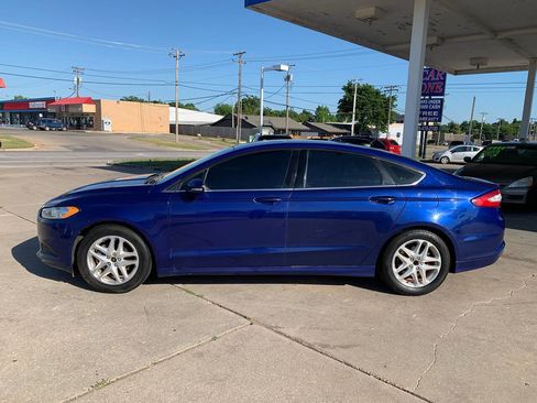 Used 2016 Ford Fusion SE FWD image 5