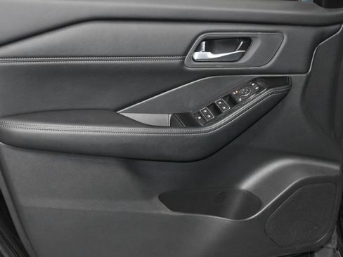 Certified 2026 Nissan Rogue SL AWD/4WD image 4