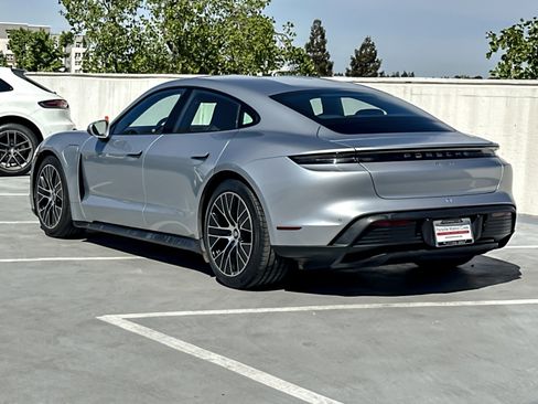 Certified 2021 Porsche Taycan image 3