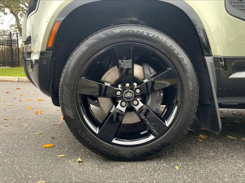 Used 2025 Land Rover Defender 110 X-Dynamic SE image 10