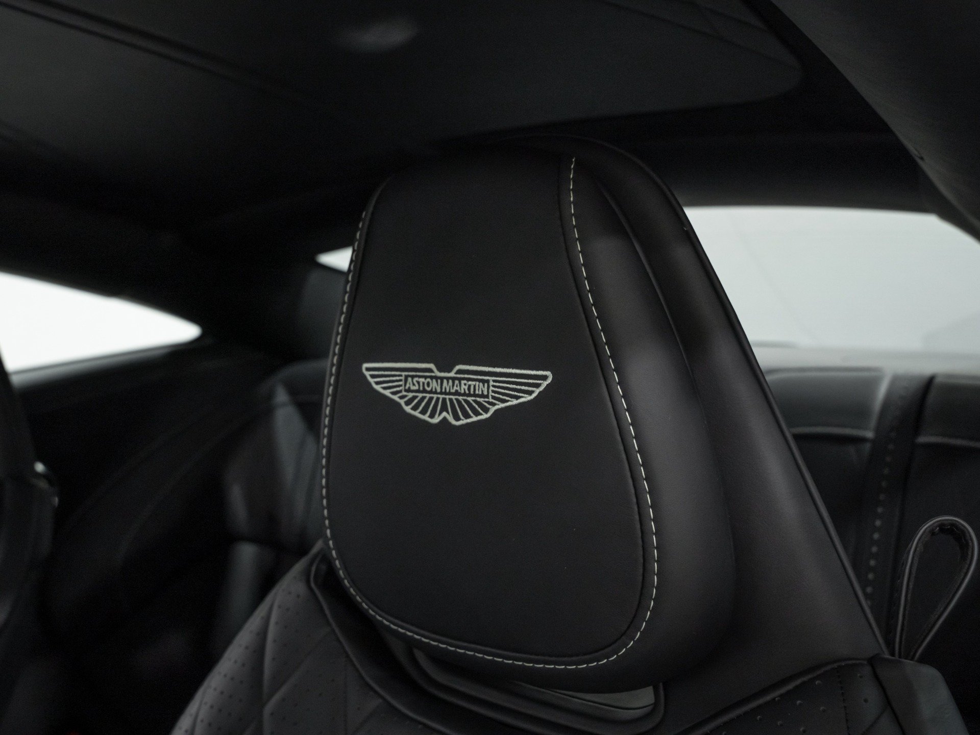 Used 2024 Aston Martin DB12 Coupe RWD image 38