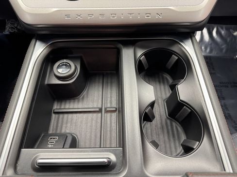 Certified 2025 Ford Expedition Active AWD/4WD image 18