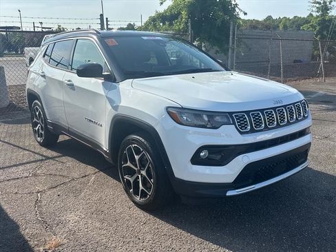 Used 2025 Jeep Compass Limited AWD/4WD image 5
