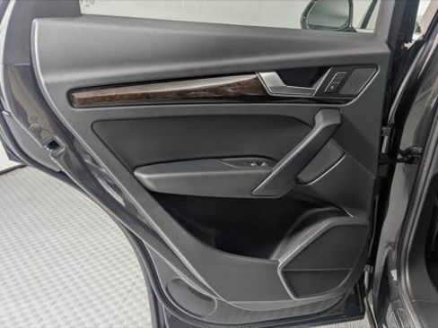 Used 2019 Audi Q5 2.0T Premium w/ Convenience Package AWD/4WD image 16