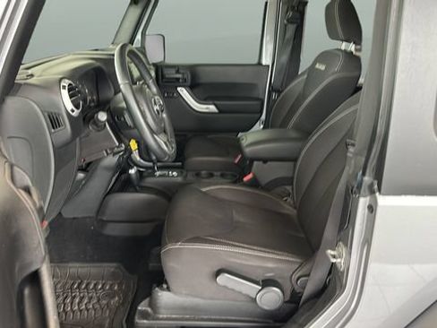Used 2016 Jeep Wrangler Sahara w/ Dual Top Group AWD/4WD image 8