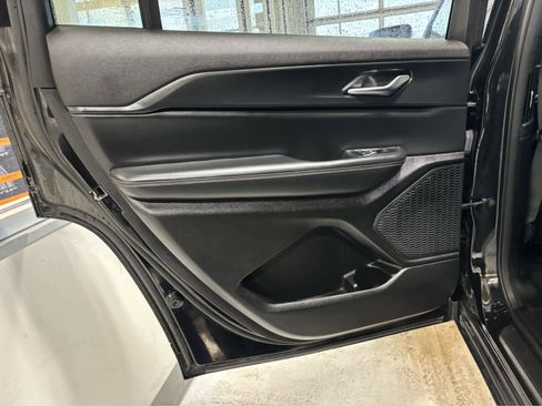 Used 2023 Jeep Grand Cherokee L Altitude image 35