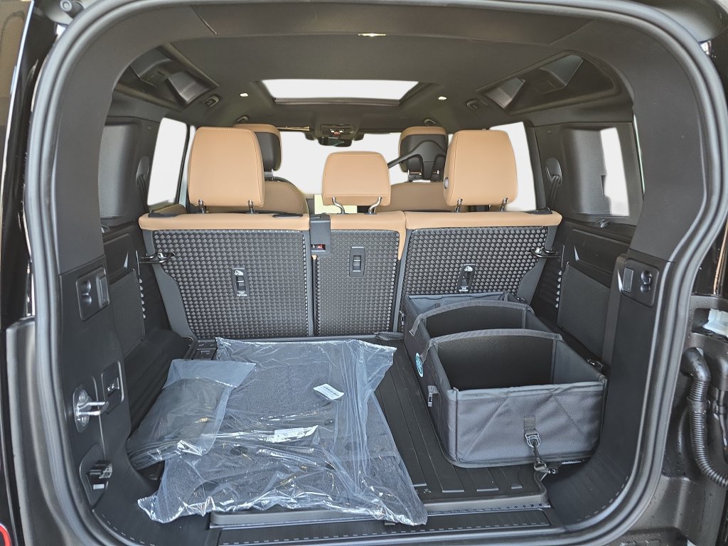 New 2026 Land Rover Defender 110 X-Dynamic SE AWD/4WD image 10