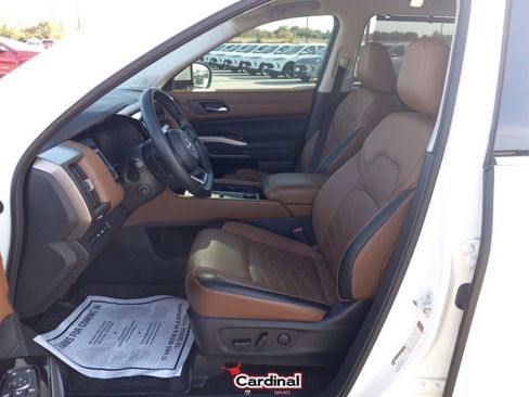 Used 2024 Nissan Pathfinder Platinum w/ Lighting Package (N93) image 18