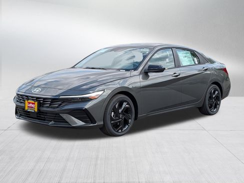 New 2026 Hyundai Elantra SEL Sport FWD image 2