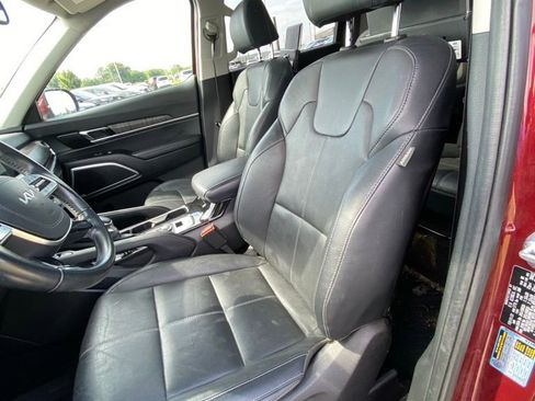 Used 2023 Kia Telluride EX w/ EX Captain's Chair Package FWD image 10