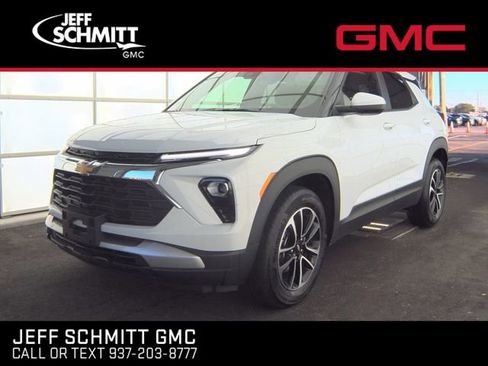 Used 2025 Chevrolet TrailBlazer LT AWD/4WD image 1