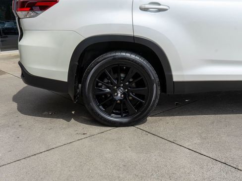 Used 2019 Toyota Highlander SE image 36