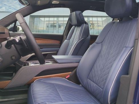 Certified 2026 Cadillac Vistiq Premium Luxury AWD/4WD image 15