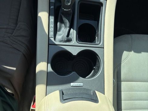 Used 2016 Ford Taurus SE image 19