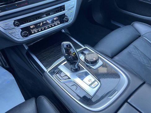 Used 2020 BMW 750i xDrive w/ Executive Package AWD/4WD image 13