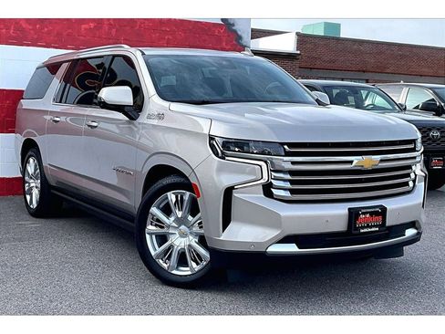 Used 2024 Chevrolet Suburban High Country AWD/4WD image 12