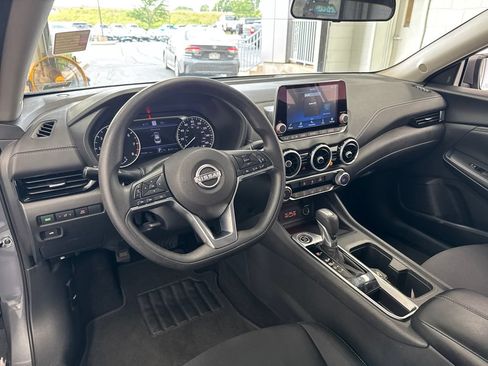 Used 2025 Nissan Sentra SV FWD image 15